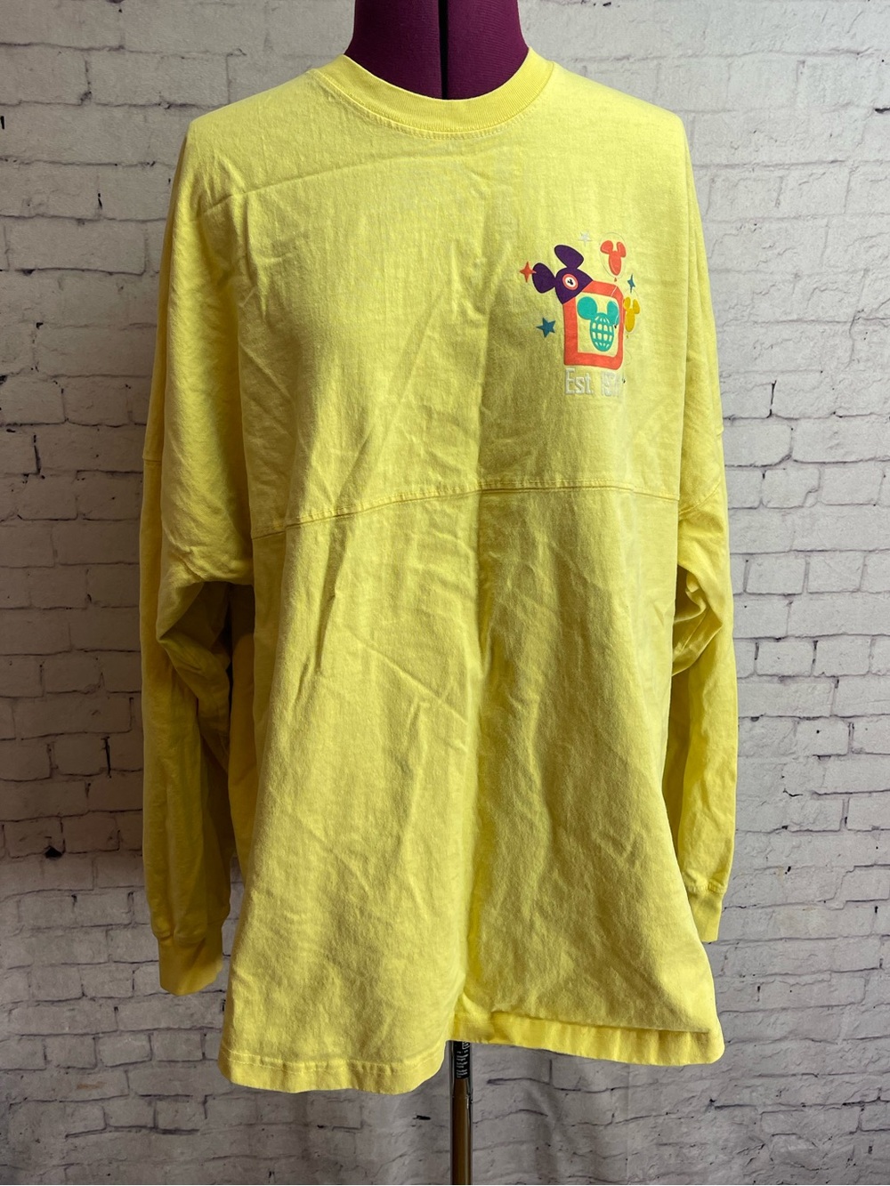 Disney Spirit Jersey size XL yellow play in the park Walt Disney world top